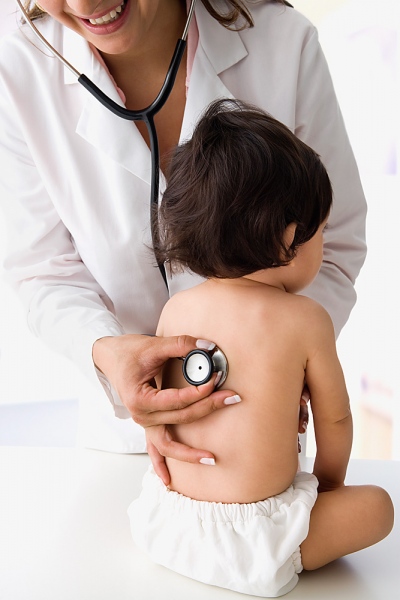 Dấu hiệu nhận biết sớm nhất bệnh viêm phổi ở trẻ em và cách điều trị tại nhà