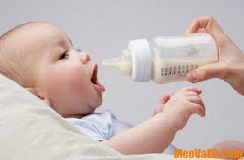 Cách cho trẻ uống sữa theo từng lứa tuổi khoa học nhất